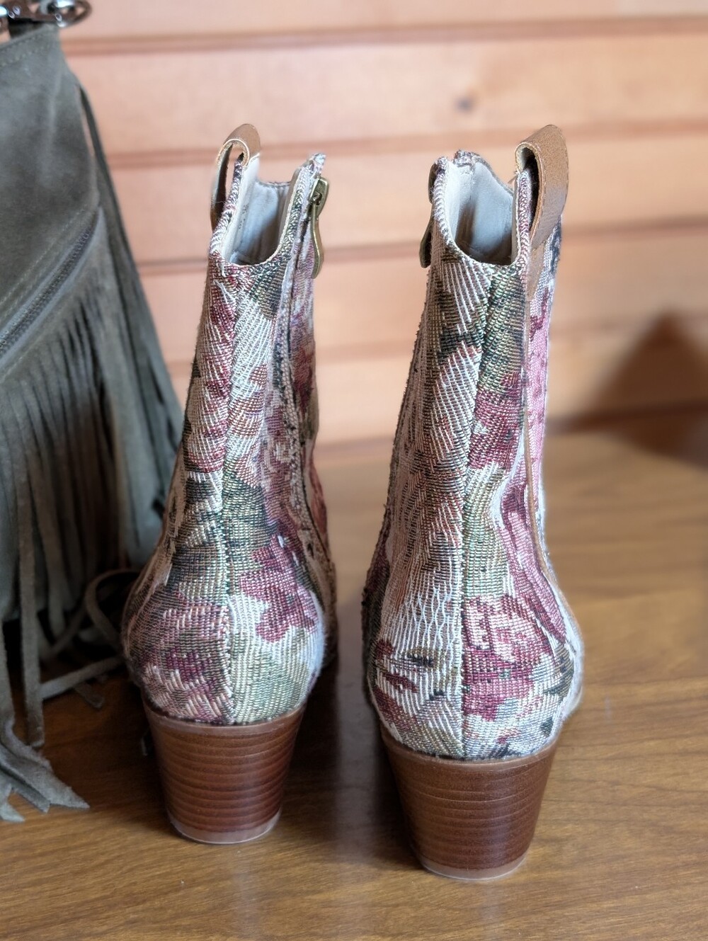 Oasis Society Women's Size 7 Karina Mauve Floral Tapestry Ankle Boots - Picture 5 of 12